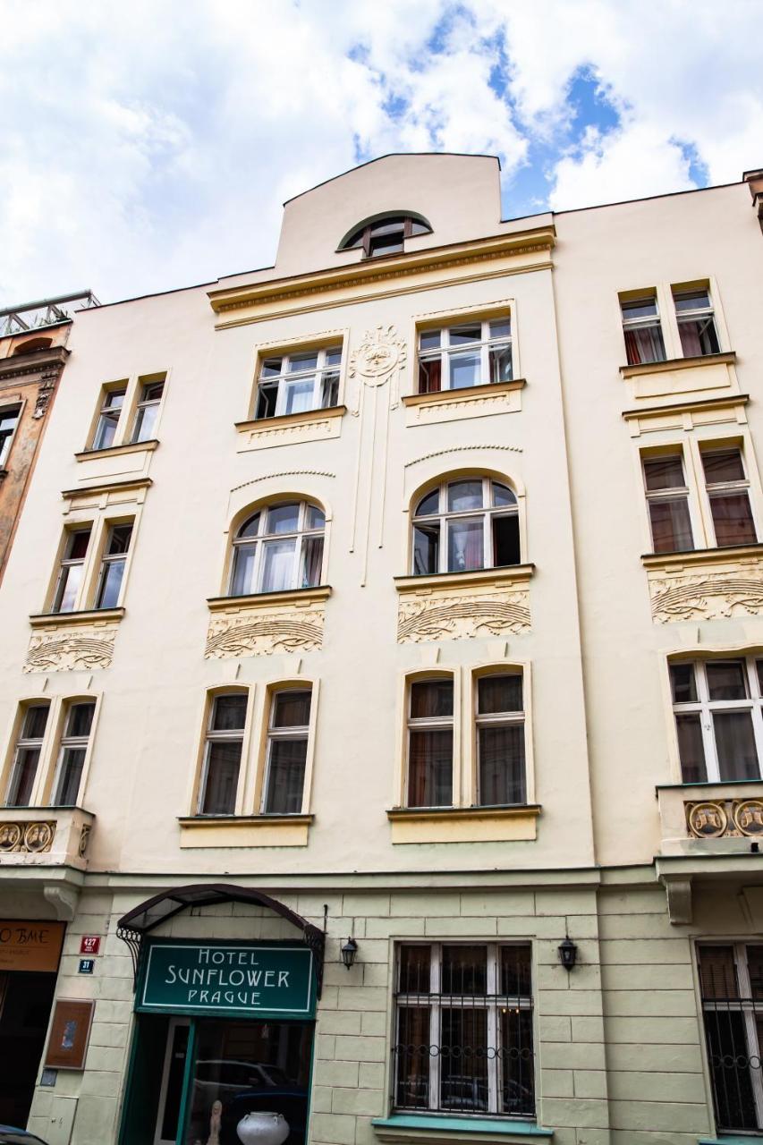 Hotel Sunflower Praha Bagian luar foto