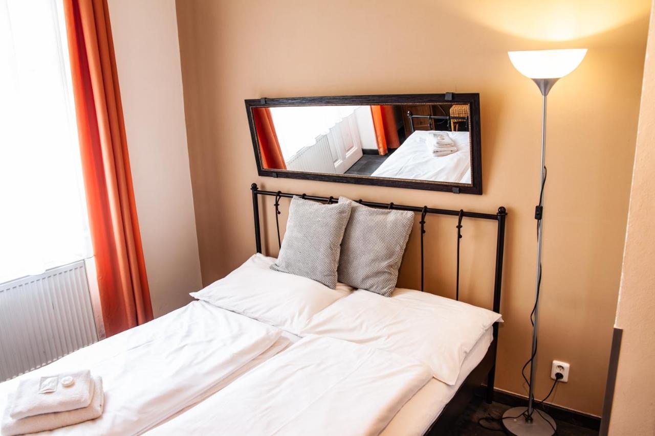 Hotel Sunflower Praha Bagian luar foto